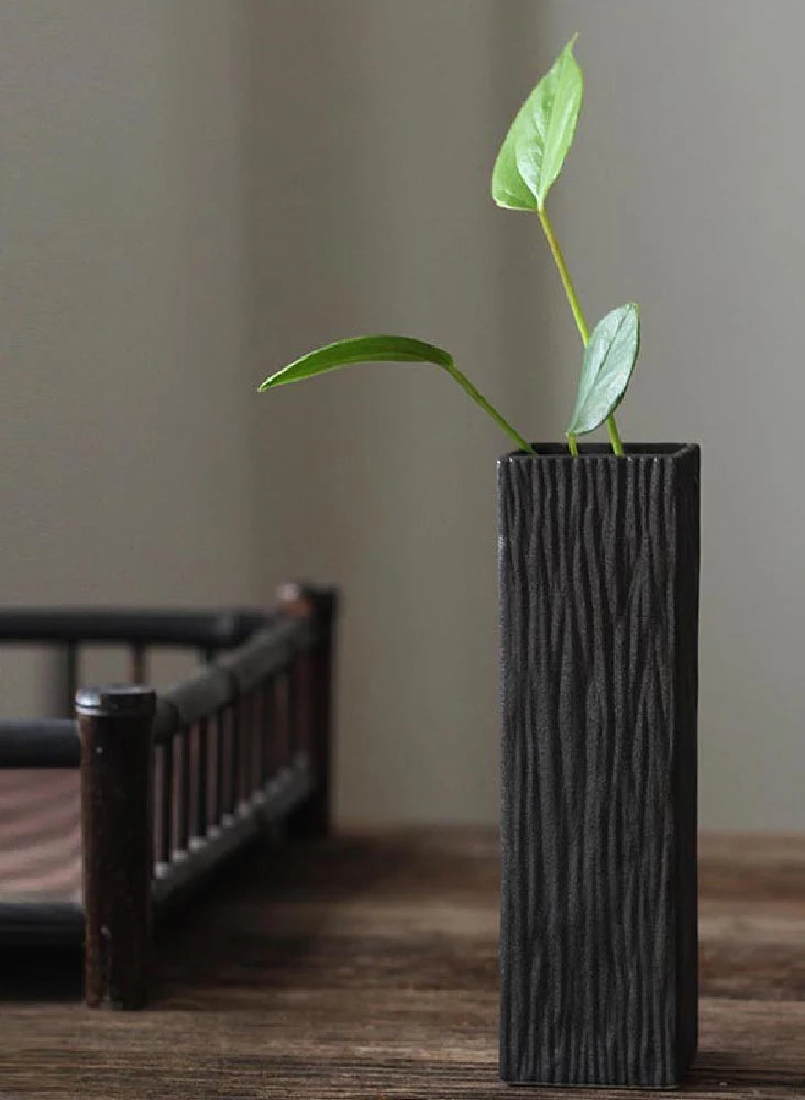 Minimalist Ceramic Bud Vase — Small Decorative Table Vase
