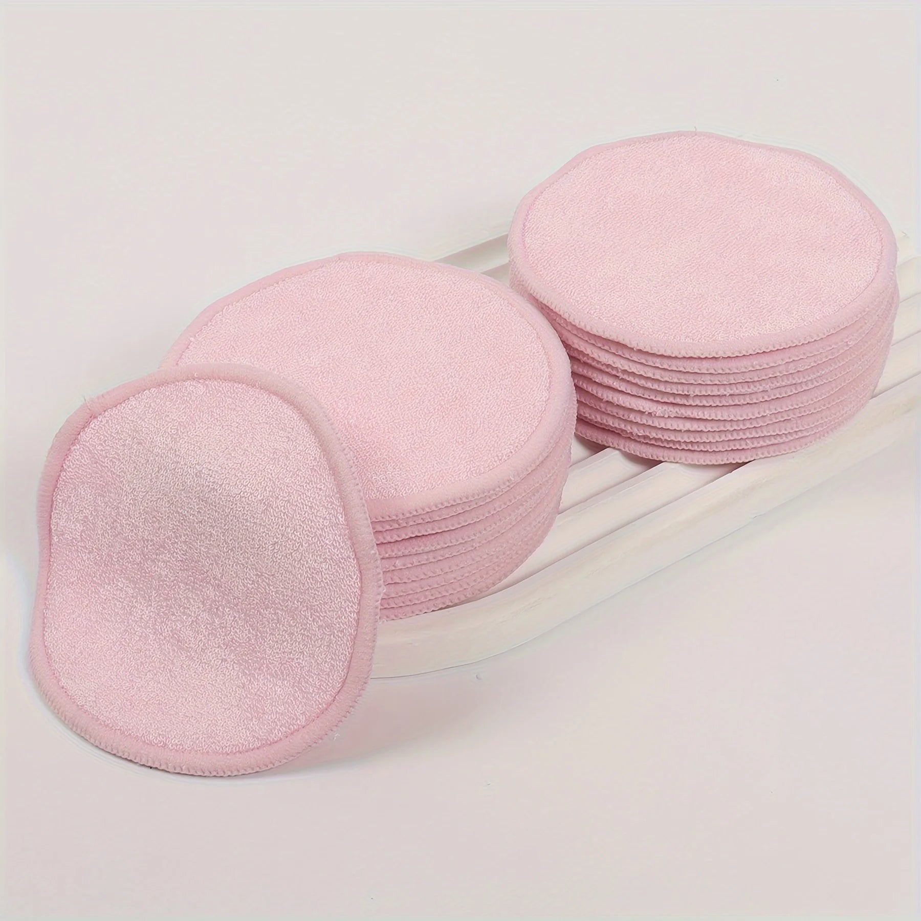 Eco-Friendly Reusable Facial Pads — Detail view