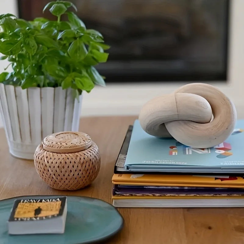 Minimalist Wooden Knot Decor — Detail view