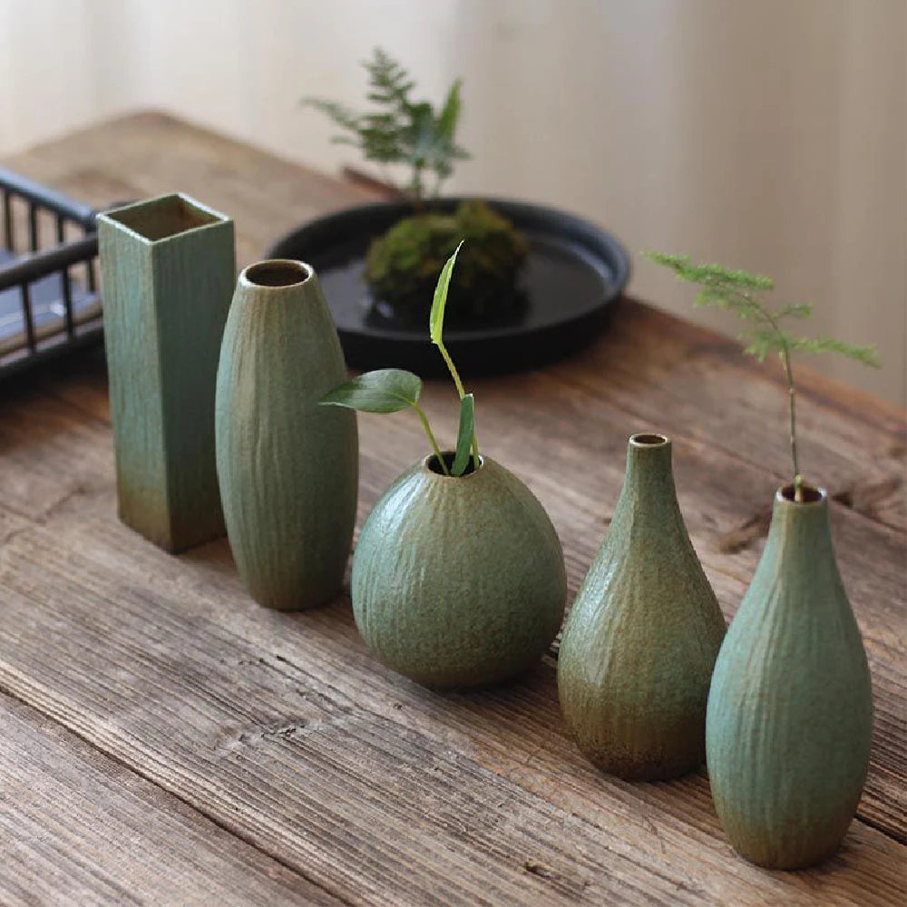 Minimalist Ceramic Bud Vase — Small Decorative Table Vase