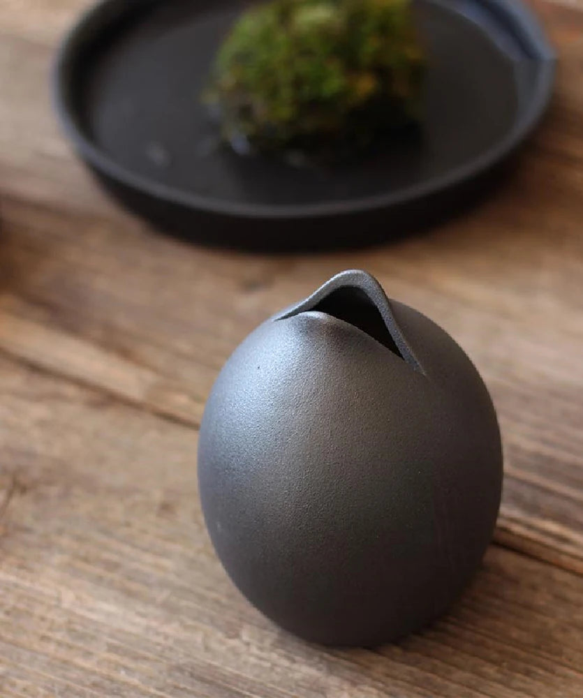 Minimalist Ceramic Bud Vase — Small Decorative Table Vase