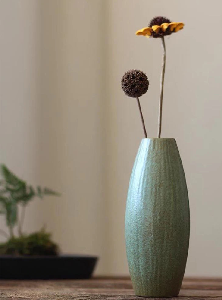 Minimalist Ceramic Bud Vase — Small Decorative Table Vase
