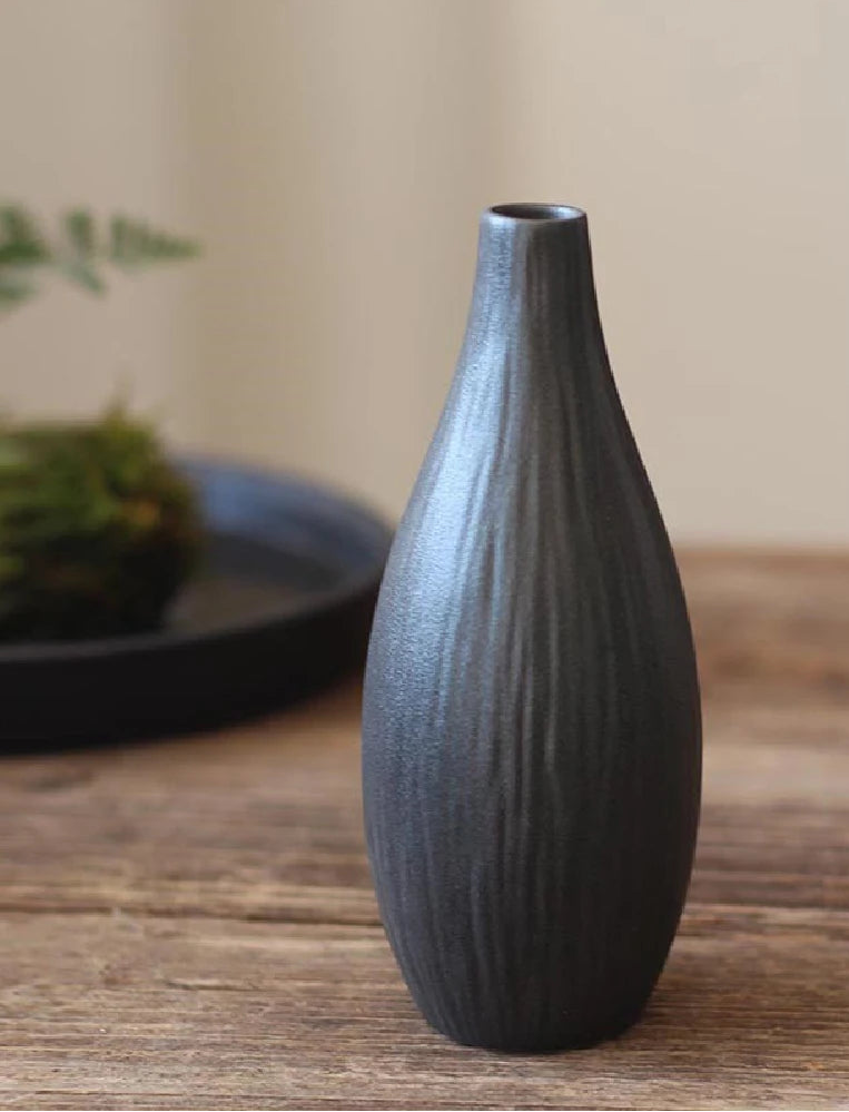 Minimalist Ceramic Bud Vase — Small Decorative Table Vase