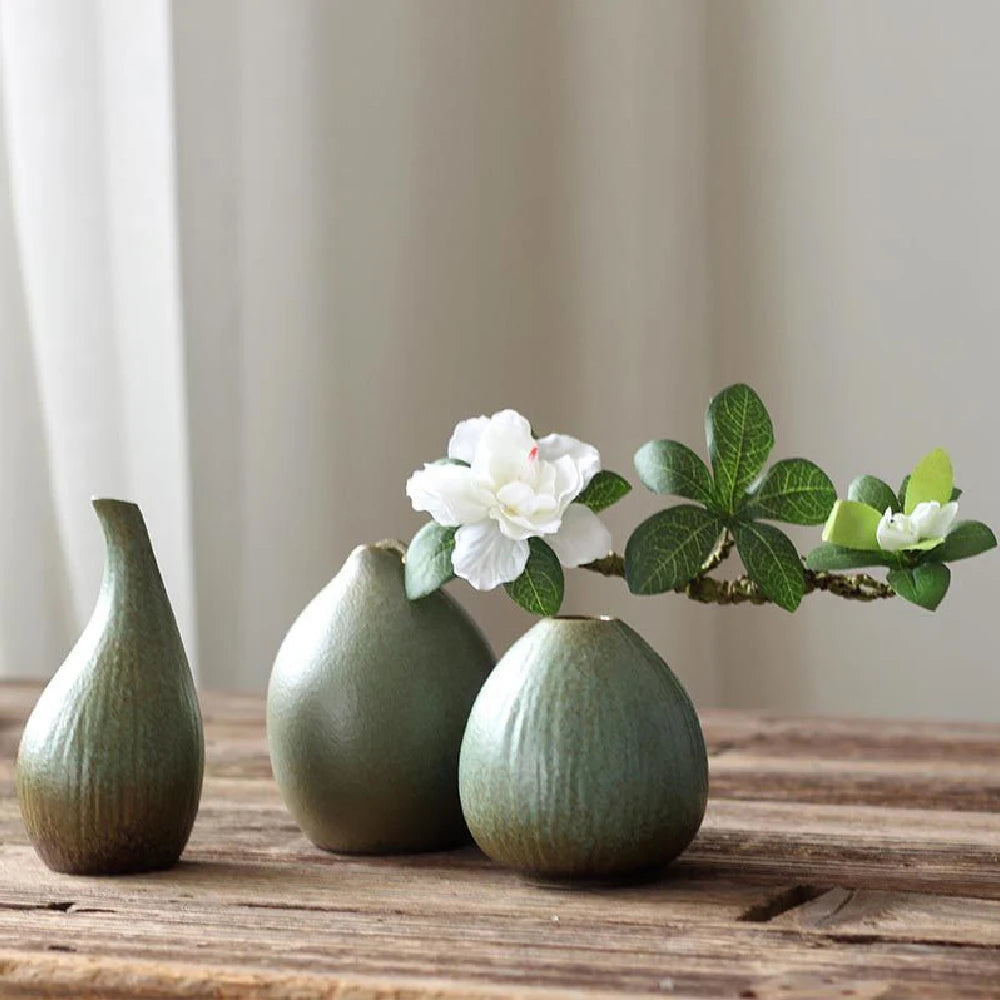 Minimalist Ceramic Bud Vase — Small Decorative Table Vase