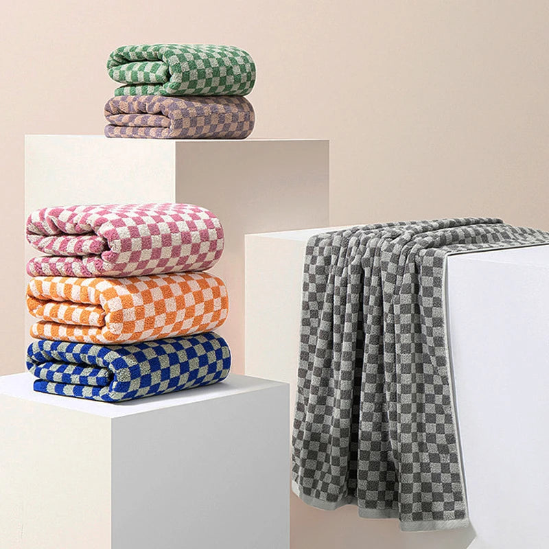 The Everyday Cotton Bath Towel — Detail view