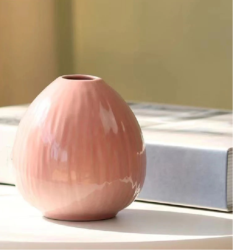 Minimalist Ceramic Bud Vase — Small Decorative Table Vase