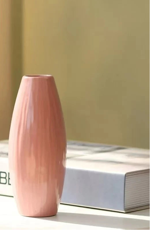 Minimalist Ceramic Bud Vase — Small Decorative Table Vase