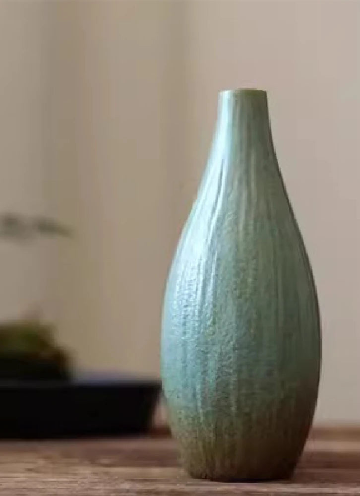 Minimalist Ceramic Bud Vase — Small Decorative Table Vase