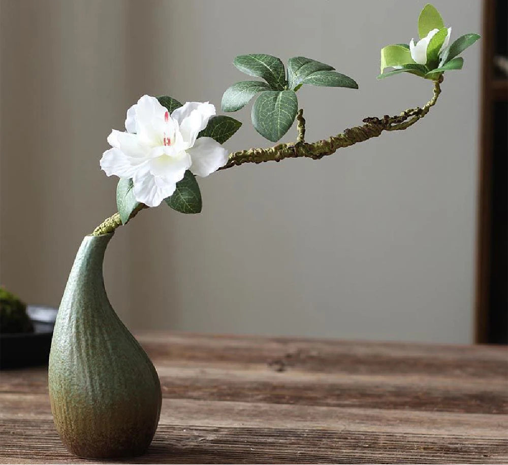 Minimalist Ceramic Bud Vase — Small Decorative Table Vase