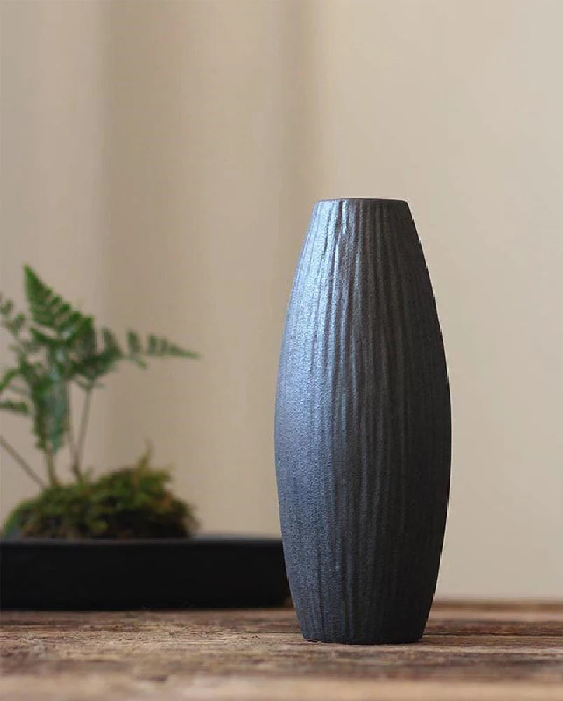 Minimalist Ceramic Bud Vase — Small Decorative Table Vase