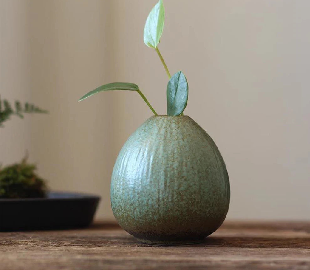 Minimalist Ceramic Bud Vase — Small Decorative Table Vase