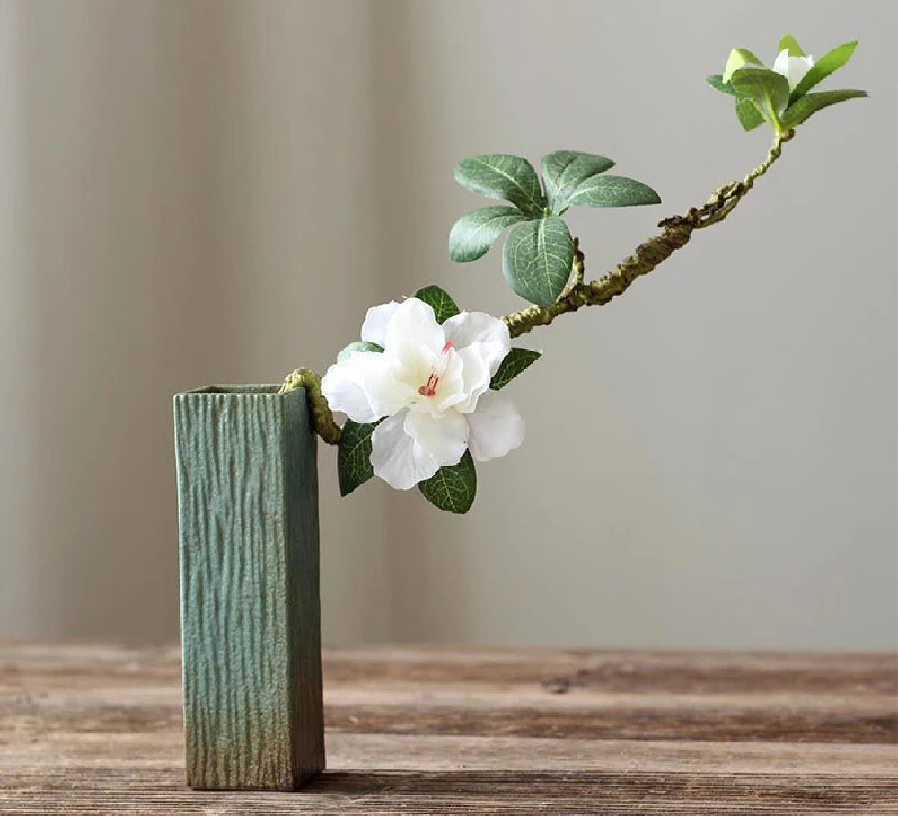 Minimalist Ceramic Bud Vase — Small Decorative Table Vase