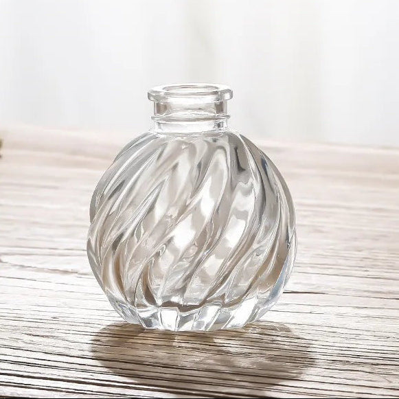 French Retro Embossed Glass Vase — Texture detail